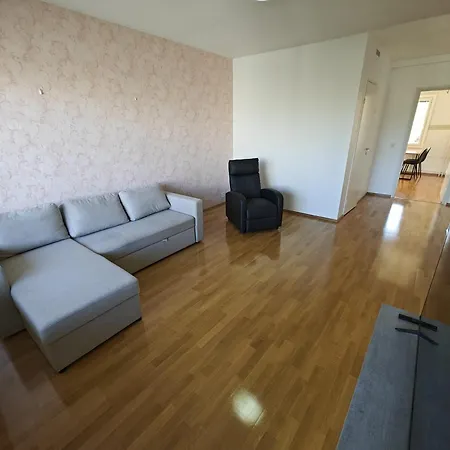 And Cloce To The Airport 75m2 App Apartament