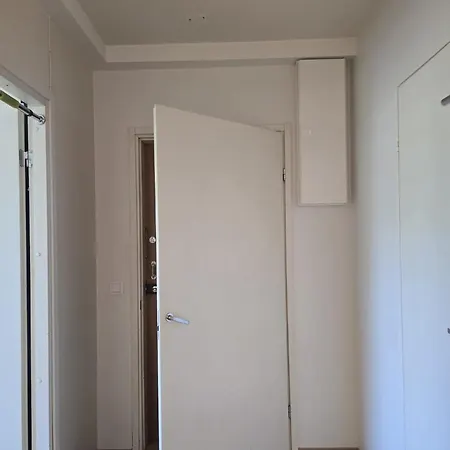 Apartament And Cloce To The Airport 75m2 App